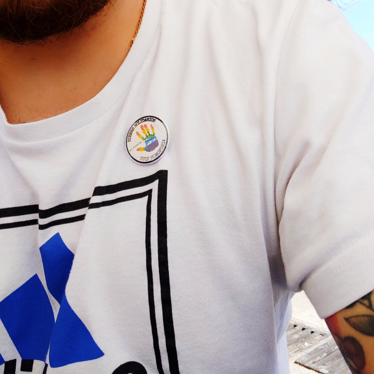 Ericrobis's tweet photo. Gran iniciativa la de #LaTapaDelOrgull: bars i tapes per estimular l'hostaleria local, posar-te fino filipino i denunciar l'homofòbia 👏👏👏 #SantaColomaOrgullosa #pride https://t.co/h5JgaTmrhM