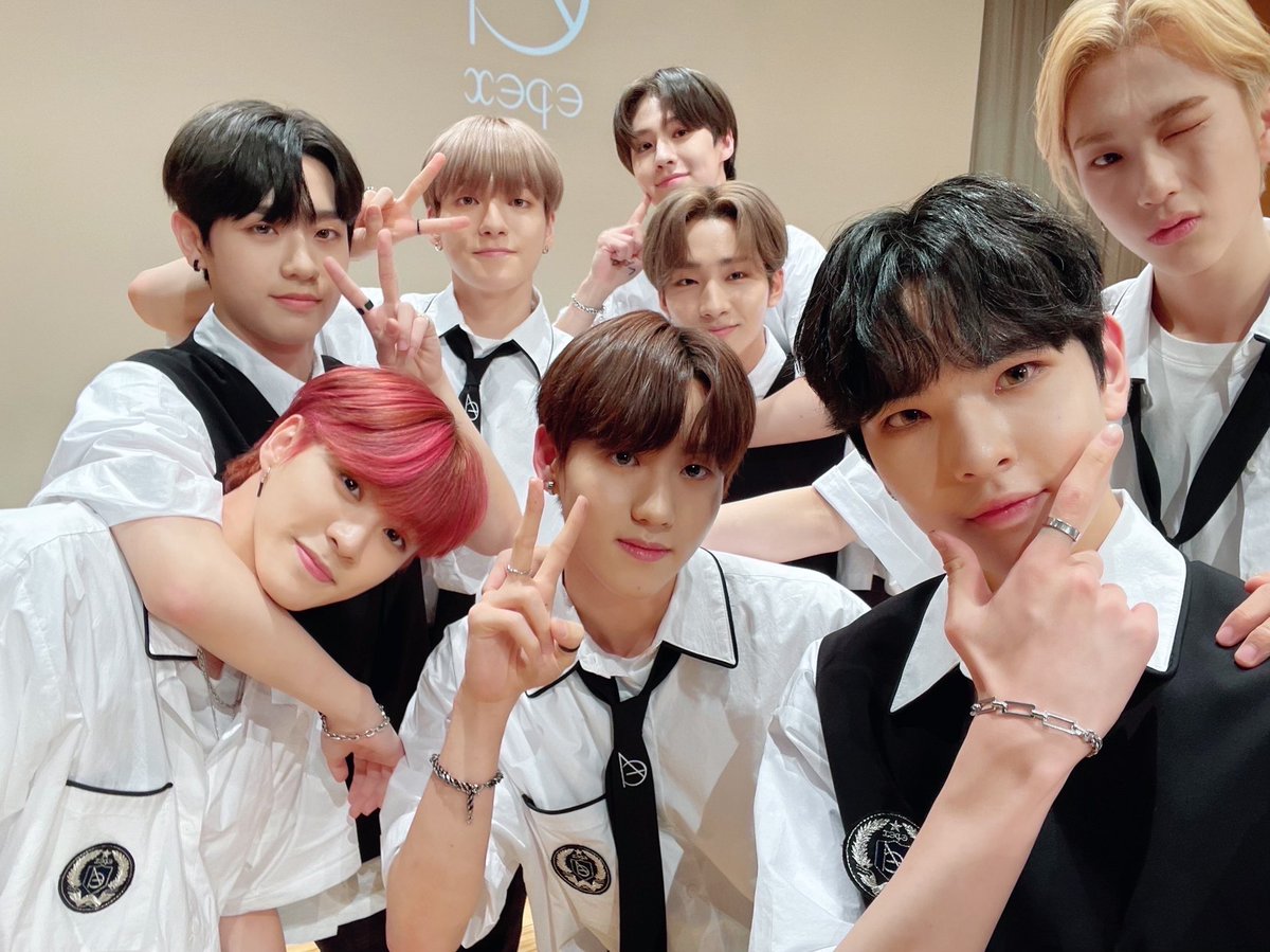 the_EPEX's tweet photo. [🎁]
팬 여러분들과 함께한 이번 주도 즐겁게 마무리💚 
이펙스로 가득 채운 행복했던 시간😉
한번 빠지면 헤어 나올 수 없는 이펙스의 매력 깊이는 20210608m..🌊

#EPEX #이펙스 #Eight_Apex #LockDown #락다운 #바이폴라 #불안의서 #위시 #금동현 #뮤 #아민 #백승 #에이든 #예왕 #제프 https://t.co/T1JXiEy5tK