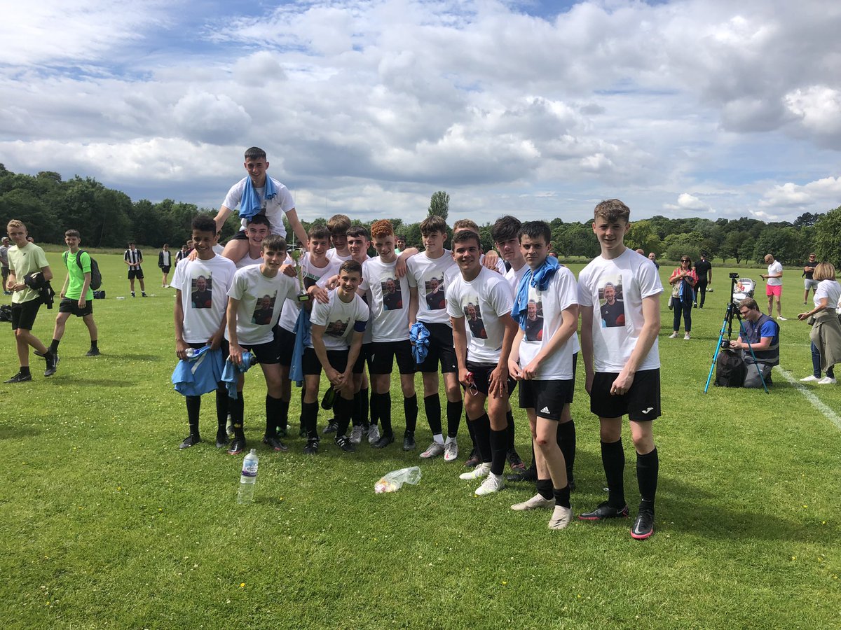 ⭐️ League Cup Winners 2021⭐️
We did it for Dougie and I am sure he was celebrating up there with us all. 
Well done to the boys and the coaches 💪⚽️💪⚽️
Mon the Rolly @robbie7winters 

EKRR v St Pats
        1- 0
Rian ⚽️