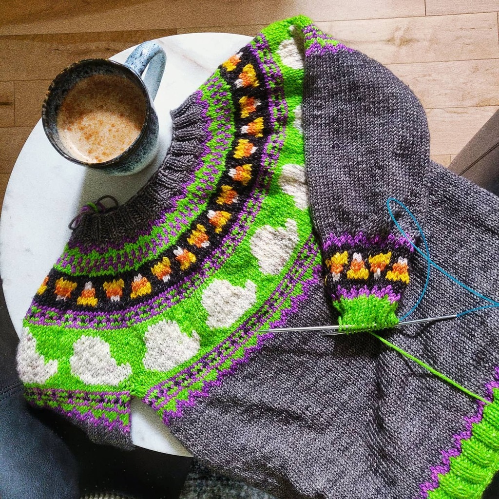 Just a few more rows and then to weave in all 1, 000,000,000 ends. Coffee is definitely needed! instagr.am/p/CQoFicYpH8h/