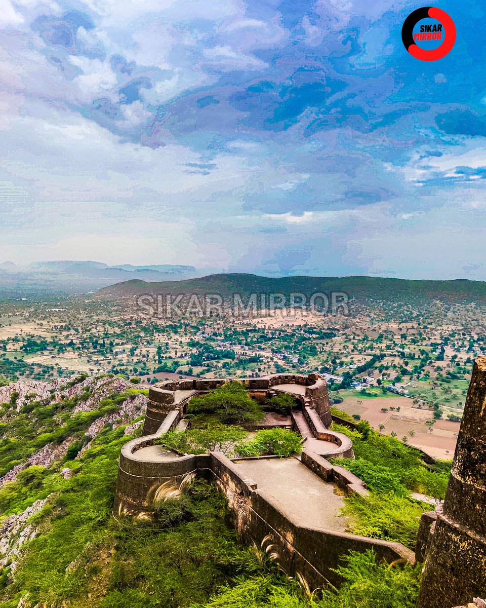 SikarMirror's tweet photo. Devgarh fort #devgarhfort #sikar @anandrajpareek @FMSIKAR @photogarpy @NatGeoPhotos @nasahqphoto @Photoshop https://t.co/qu6ehgki6x