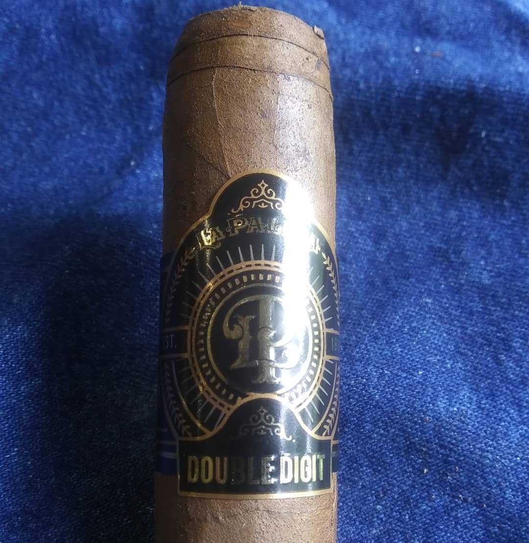 LaPalinaCigar's tweet photo. 📷 by @mobarbq: La Palina Double Digit. #cigars #lapalinacigars @lapalinacigar #regularrotation #cigar #cigarlover #smoke
#ecuadorianwrapper🇪🇨 #dominicannicaraguanandundisclosedfillers https://t.co/qov0dhHnsz
