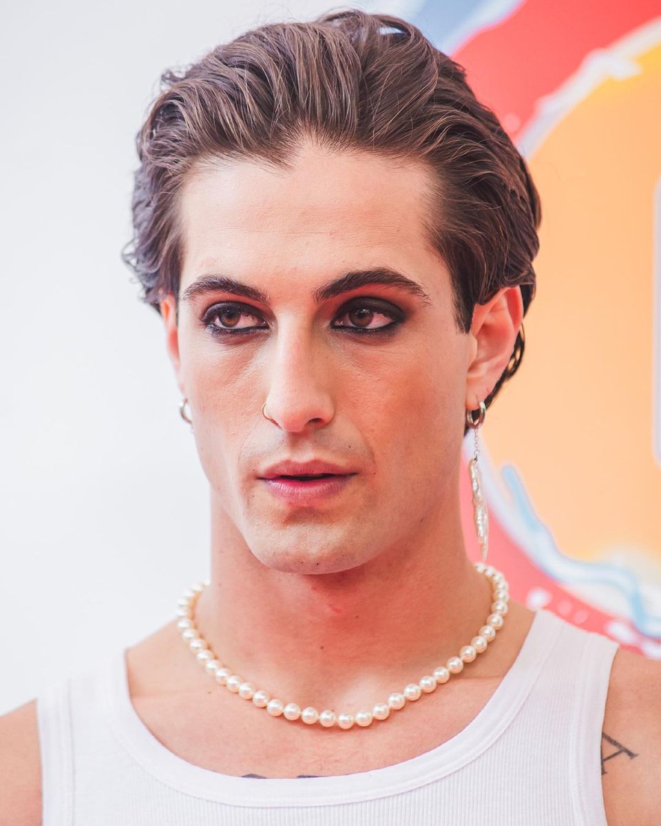 firesyllow's tweet image. lloro en 4k