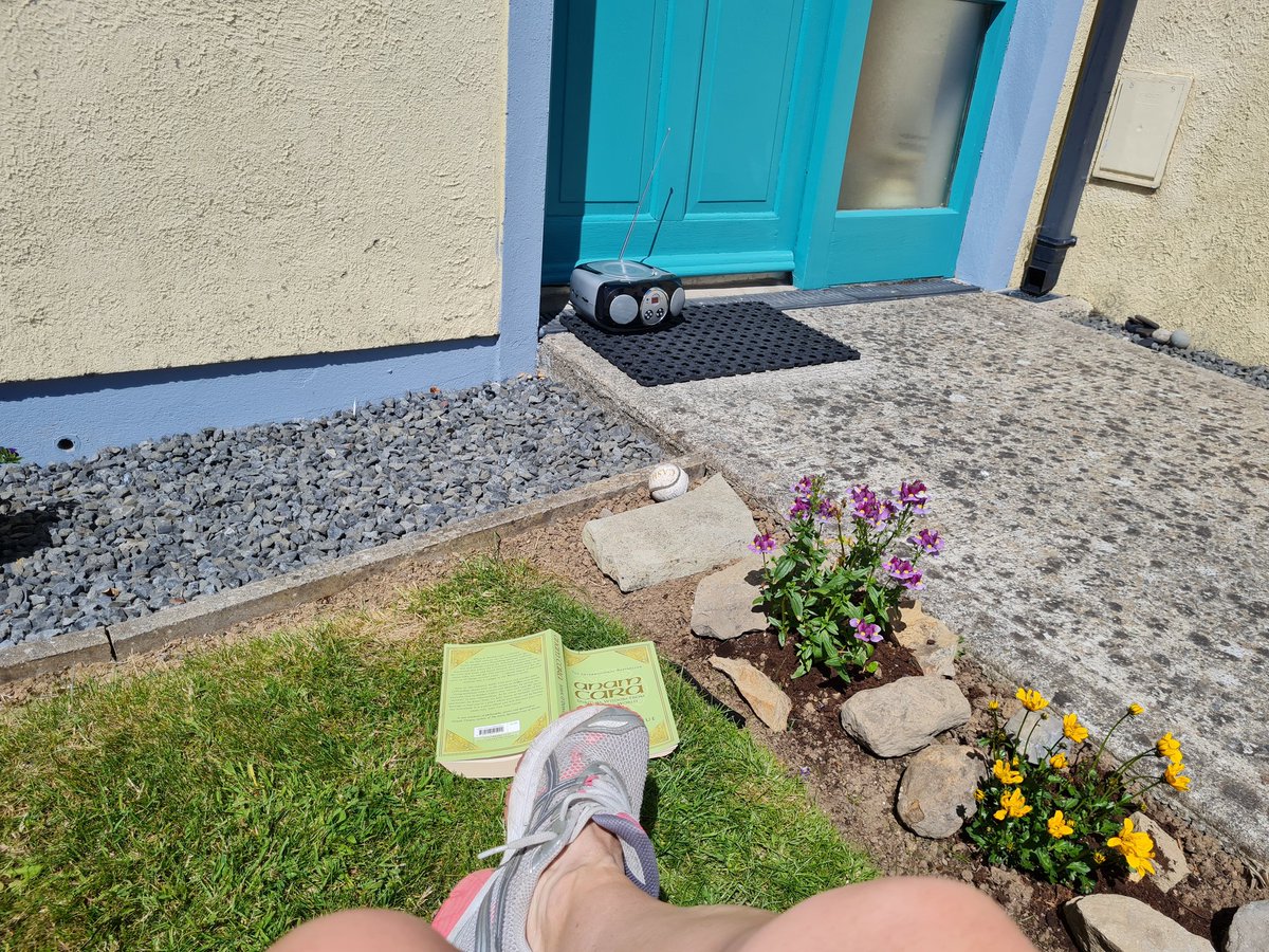 lizlimerick1's tweet photo. @Darrenfrehill @jacquihurley Chilling on a hot Sunday good book and #RTEsportradio1 #sundaysport #gaa #clawat #munsterhurling #tdf #EURO2020 #athletics + https://t.co/M4X0KqQ5P2