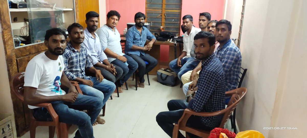 DEVIFOUNDATIONS's tweet photo. புரட்சி தளபதி @VishalKOfficial அவர்களின் ஆணைக்கிணங்க 
மக்கள் நல இயக்கத்தின் செயலாளர் @HariKr_official அவர்கள் #தெலுங்கானா மக்கள் நல இயக்கத்தின் பொறுப்பாளர்களுடன் ஆலோசனை கூட்டம் நடைபெற்ற போது

#மக்கள்நலஇயக்கம் @VffVishal @baraju_SuperHit @johnsoncinepro @ajay_64403 https://t.co/EBUZ733LHy