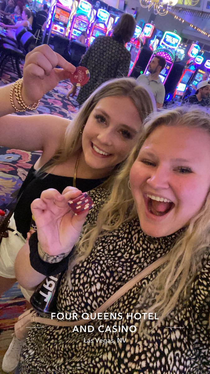 kearstynwoodard's tweet photo. vegas w/ my bff <3 https://t.co/1ygA2086ny