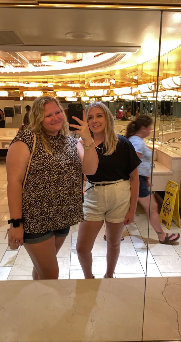 kearstynwoodard's tweet photo. vegas w/ my bff <3 https://t.co/1ygA2086ny