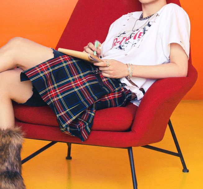 liIjiminvert's tweet photo. WAIT JIMIN IS WEARING THOSE HALF SKIRT OH MYJDJDBDIDBDBC https://t.co/2pWuJoqVe1