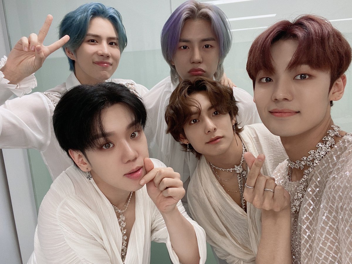 BEATINT0505's tweet photo. [#ACE_PHOTO] 📸

210627 #Higher 메이크스타 팬사인회 완료 ✔

Shining, shimmering, splendid

@official_ACE7 
#에이스 #ACE #ACE_COMEBACK
#SIREN_DAWN #ACE_Higher https://t.co/O0Q4fP2uv5