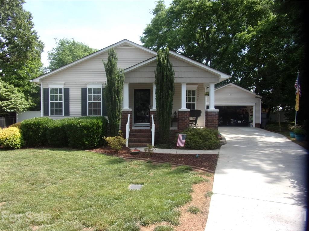 cqryan1's tweet photo. Simply amazing in Kannapolis. Move into this 3 BD/ 2 BA now! Call/text/DM me today!  https://t.co/GMEz1DbqZQ https://t.co/nsQTHT3SWg