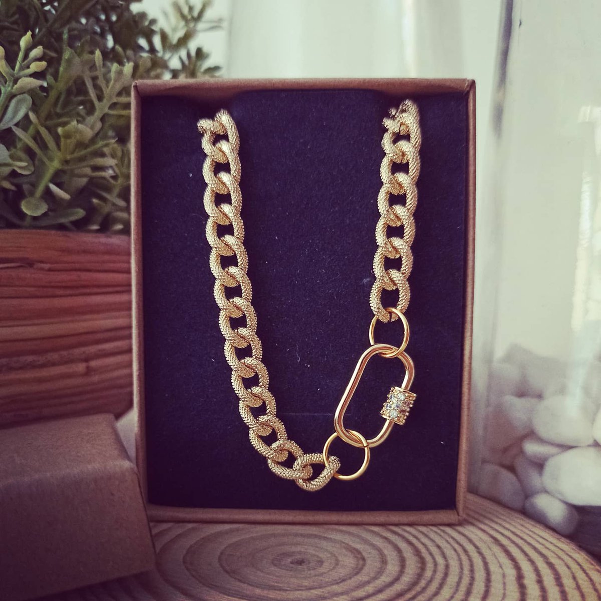 JewelryRl's tweet photo. OMG 😱

Igual de sencillos que de espectaculares. Sólo hay uno de cada así que si lo quieres... Ya sabes 

#collar #necklace #golden #trend #trending #tendencia #dorado #corazon #mosqueton #heart #carabiner #joyas #jewels #etsy #etsyseller #etsyshop https://t.co/9w5vuVWpXK