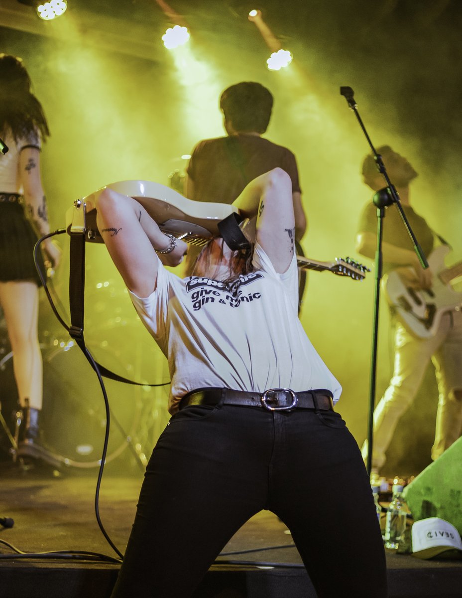 talentoencrudo's tweet photo. 👩‍🎤 El pasado 24J pudimos disfrutar en Le Fest de Rosillano, @civesband  y @SomosECHO, reforzando junto a @madfuzzmusic el papel de la mujer en la música y dando visibilidad a proyectos jóvenes y emergentes de calidad

✨ Un proyecto de @fibicc | Fotografías por @blanquinni https://t.co/Mgb6ux2huC