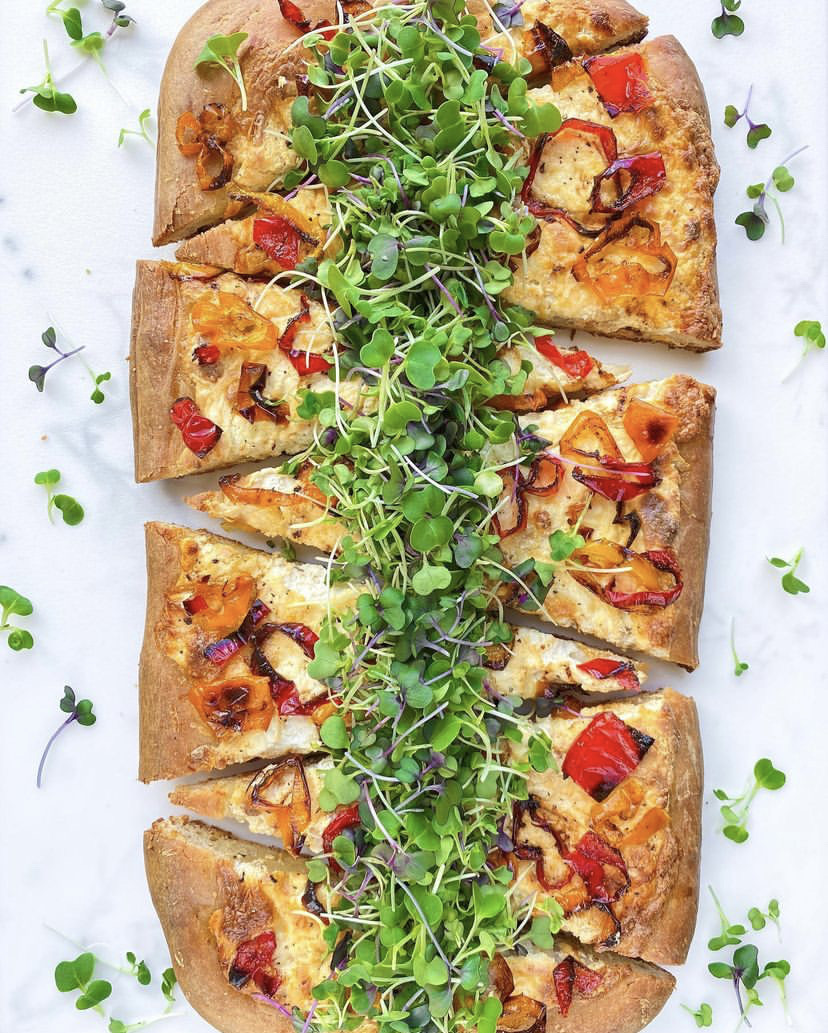 AeroFarms's tweet photo. @lucky_bites pairs #AeroFarms #MicroSuperMix with roasted garlic cloves and sliced red peppers for a fresh flavor combo. Pick-up @aerofarms at @WholeFoods, @shopritestores, @FreshDirect &amp; @amazonfreshllc.
 
#Microgreens #Microsoneverything #Virginia #RVA #RichmondVA #NJ https://t.co/FPI1qOWkeY