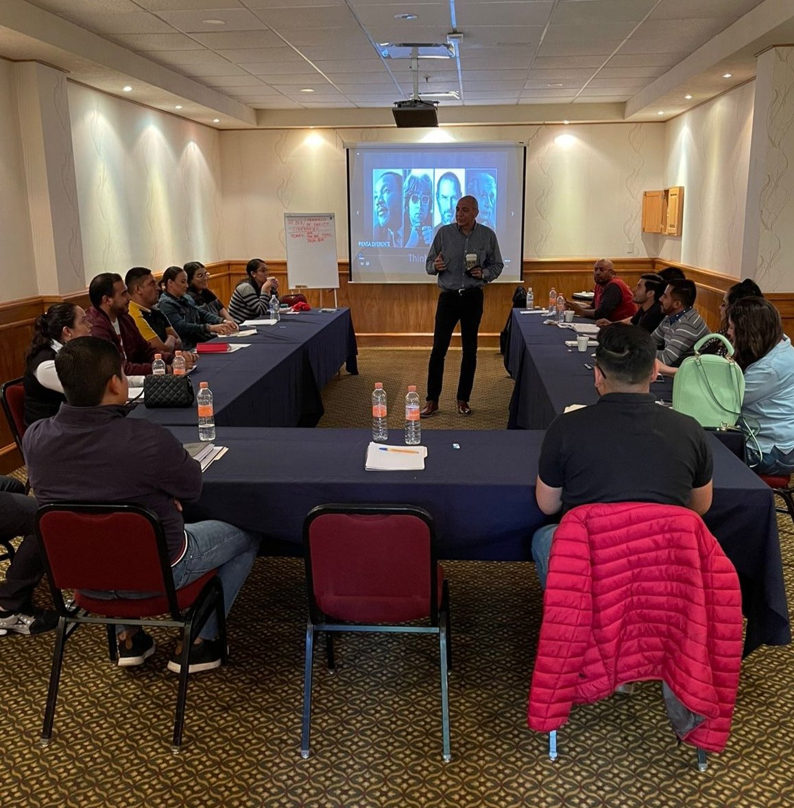 Efpalacios's tweet photo. Viernes y sábado de mucha actividad gratificante procurando el pensamiento crítico entre los participantes en #LaPiedad, #Michoacan para reconocer la importancia de la #Comunicacion asertiva. #PiensaDiferente. #INTEGRAN 🌽🌱🧠 https://t.co/gL4FhNiaPW