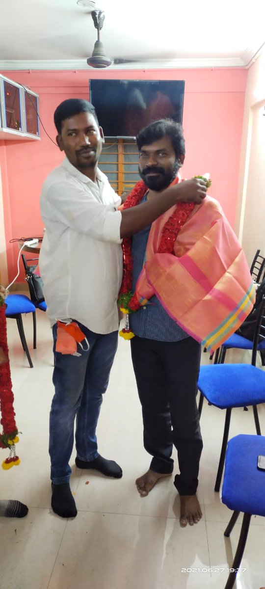 VISHAL_SFC's tweet photo. புரட்சி தளபதி @VishalKOfficial மக்கள் நல இயக்கத்தின் செயலாளர் @HariKr_official அவர்களை #தெலுங்கானா மக்கள் நல இயக்கத்தின் தலைவர் #ஹரிஷ் மற்றும் பொருப்பளர் சந்த்தித்த போது

#மக்கள்நலஇயக்கம் https://t.co/lv6w6Maw4o