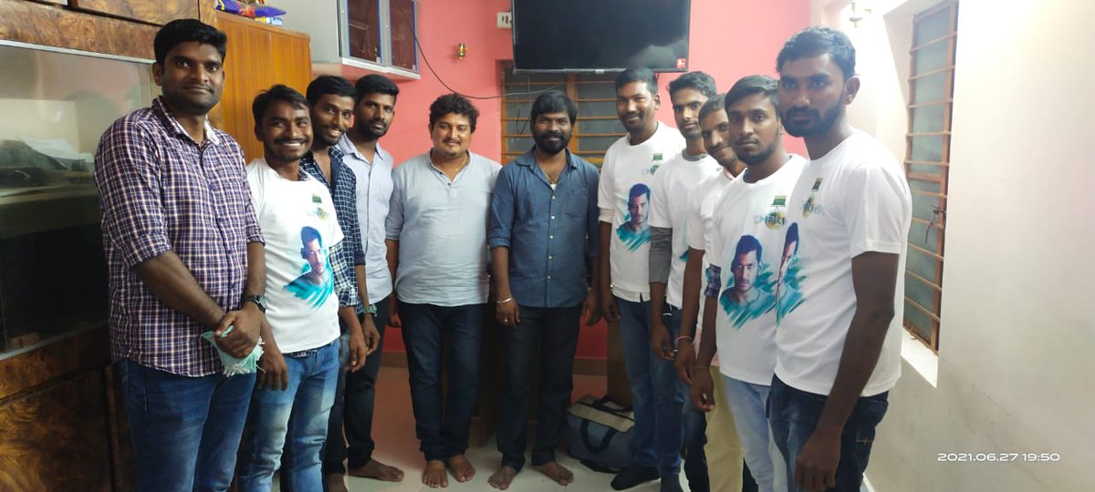 VISHAL_SFC's tweet photo. புரட்சி தளபதி @VishalKOfficial மக்கள் நல இயக்கத்தின் செயலாளர் @HariKr_official அவர்களை #தெலுங்கானா மக்கள் நல இயக்கத்தின் தலைவர் #ஹரிஷ் மற்றும் பொருப்பளர் சந்த்தித்த போது

#மக்கள்நலஇயக்கம் https://t.co/lv6w6Maw4o
