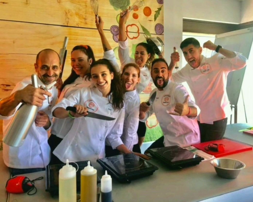En marcha el equipo de cocina de los Campamentos Masterchef en el Puerto de Santa Maria, en Cadiz.
El verano ya llegó, a disfrutarlo!!