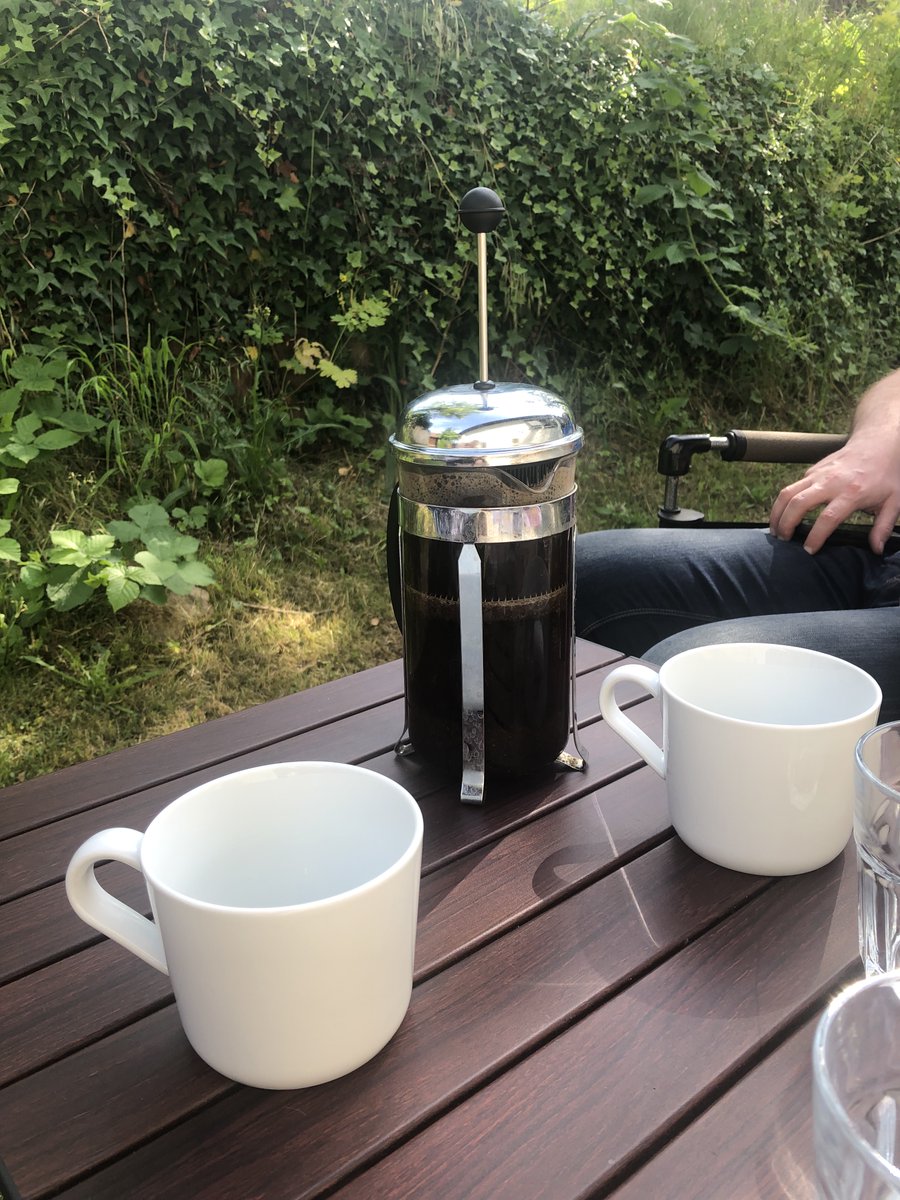 MrsMarpels's tweet image. Kaffee ist fertig ☕️ #Sonntag #Garten #Dorfleben #hausamsee