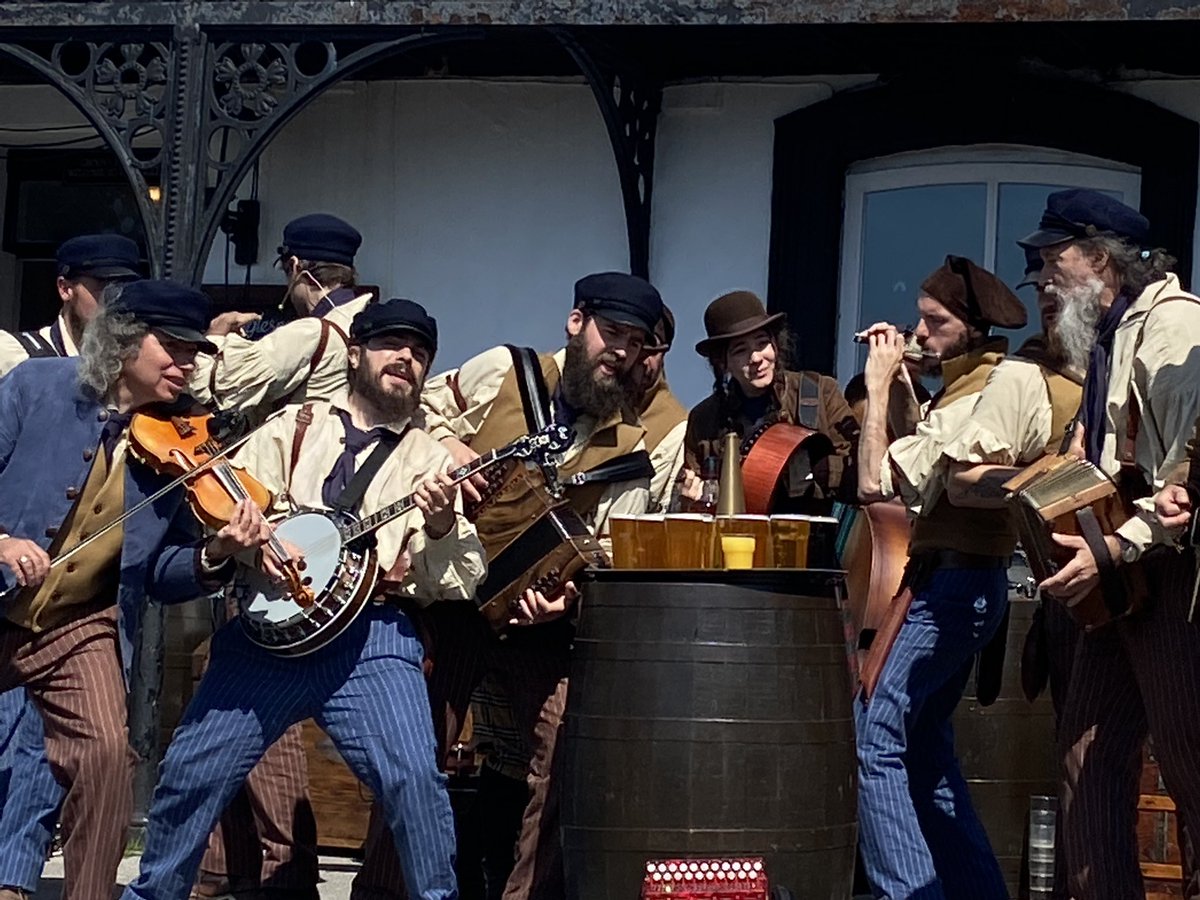 Awesome afternoon in the sunshine listening to The Old Sailors <a href="/TheAnglesey/">TheRetreatAnglesey</a> brilliant