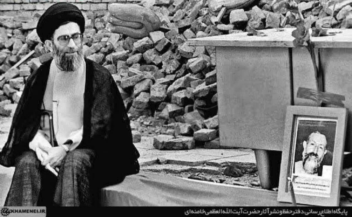 Alikarimi_133's tweet photo. ششم تیر او را ترور کردند که حذفش کنند
غافل از آن‌که خدا می‌خواهد از ترور هفتم تیر حفظش کند
گر نگه‌دار من آن است که من می‌دانم
شیشه را در بغل سنگ نگه می‌دارد
بدانندهفت آسمان را رصد کنند
قدشان نمیرسد 
سید‌علۍ
را رصد کنند
#ࢪهبࢪانه
#رهبر_انقلاب https://t.co/EXO2OVenDE