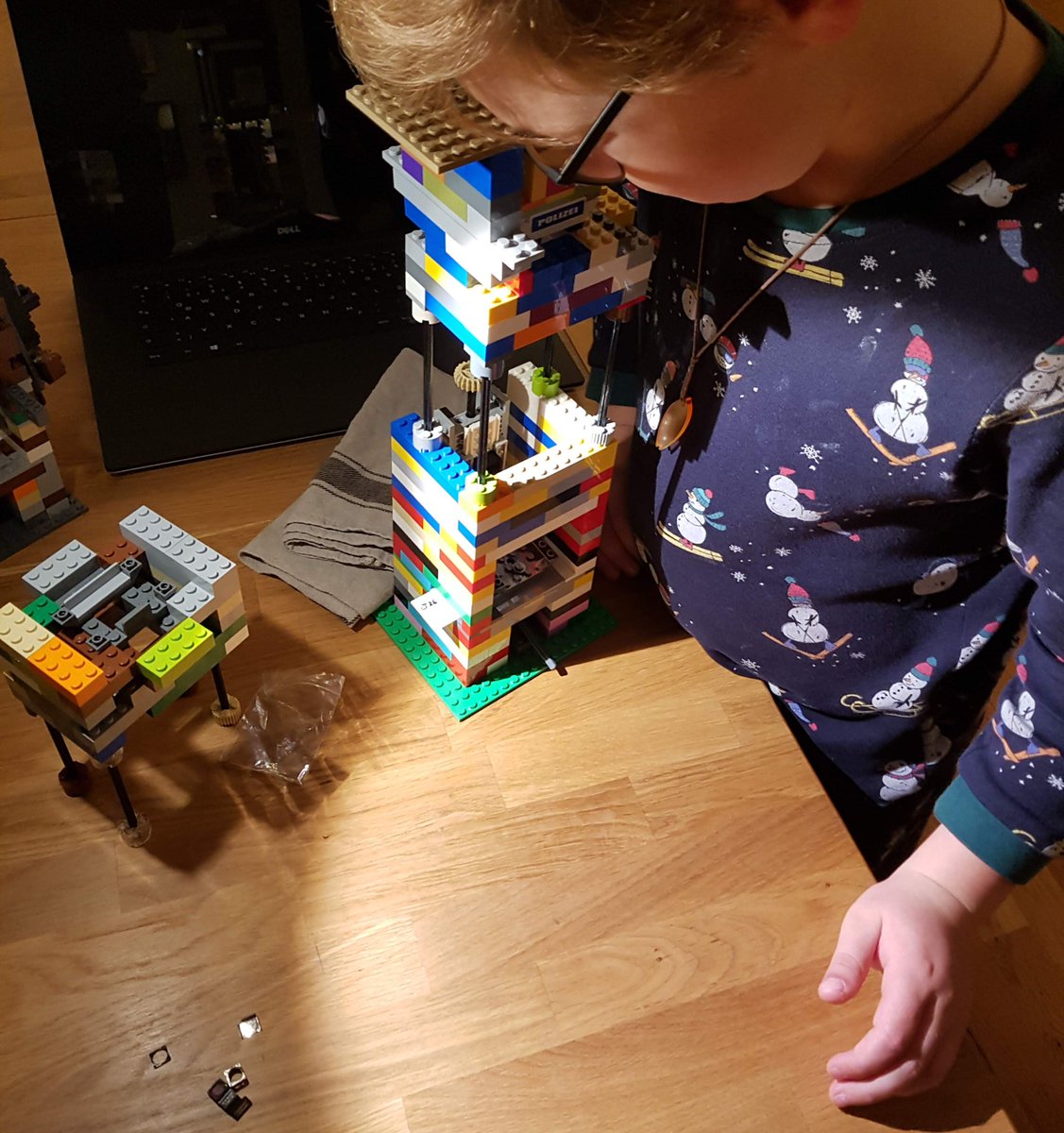 BetzLab's tweet photo. Finally our paper describing the Lego Microscope is published in "The Biophysicists",@BiophysicistJ.
https://t.co/1SHaU80TcT
Thanks for all the support from kids, parents, teachers and the amazing twitter and open source community.
๐Here the first version with Co-Designer Emil https://t.co/1I7IlIkVSm