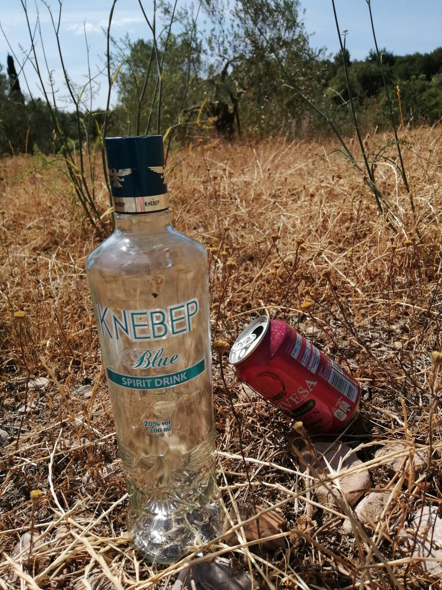 VerdaRonda's tweet photo. Cada cap de setmana ens trobem aquestes ampolles pel camí, aquest cop no l'han trencat 😤
Vigilem amb els incendis que poden provocar.
@ADF175Esparregu
@esparreguera https://t.co/2Dza1I1BOm