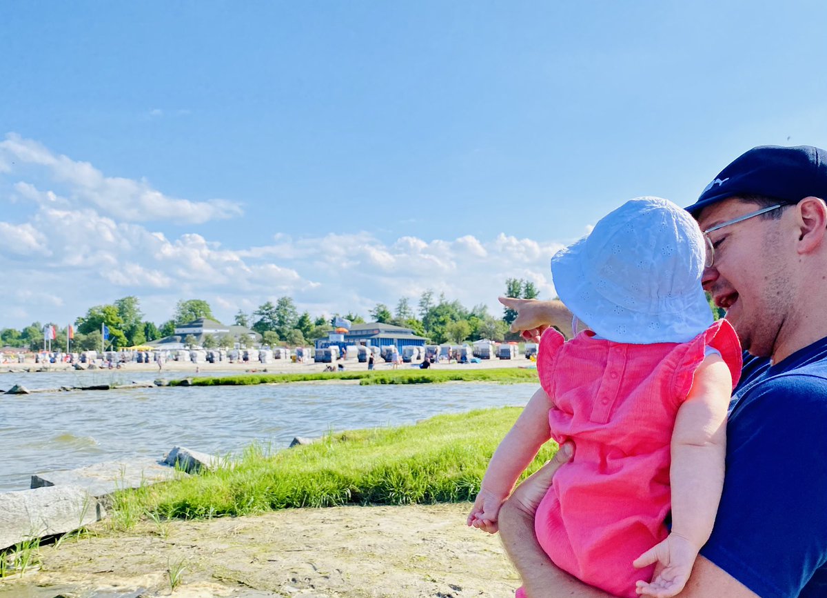 Dahlemann's tweet photo. Schönster Wahlkreis der Welt! ☀️❤️💦 Euch allen einen erholsamen Sonntag!
#familienzeit #babysfirstsummer https://t.co/DuXDOuBdsp