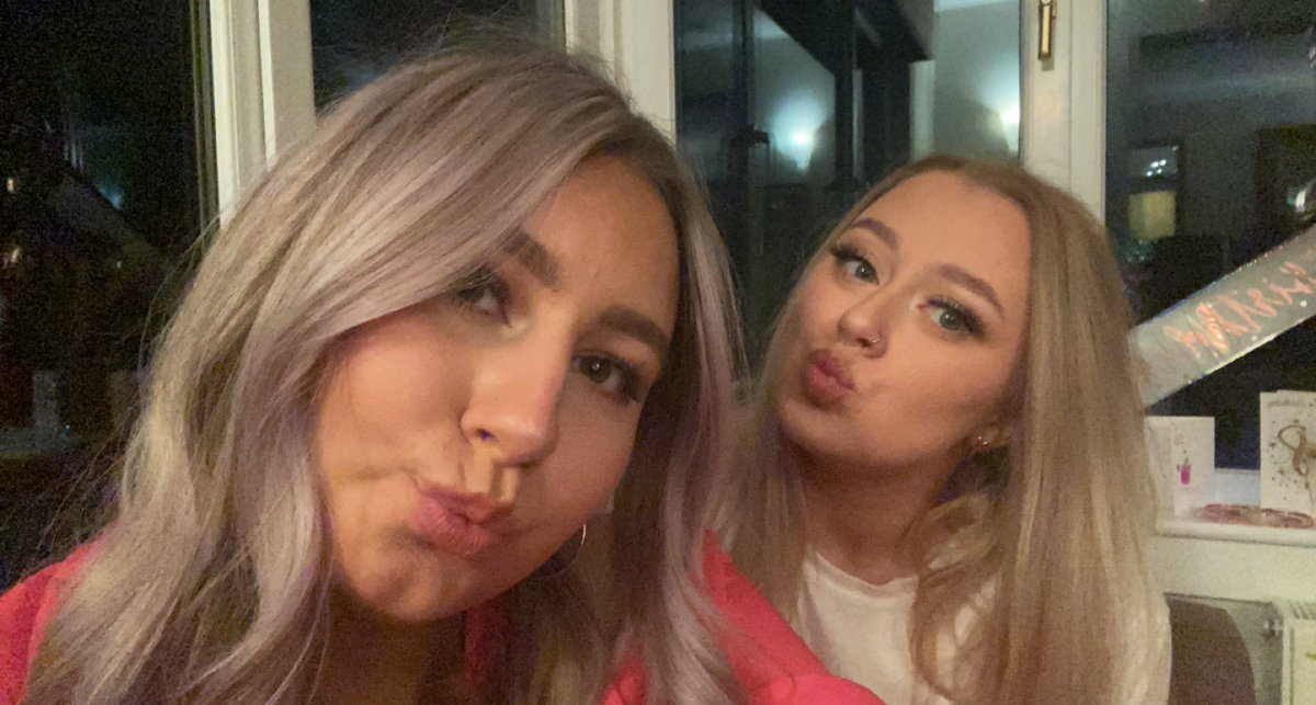 Happy Birthday <a href="/EilidhRoxburgh/">eilidh</a> 🥳🥳have the best day n hopefully we can get drunk soon🥂🎉lots of love❤️💞