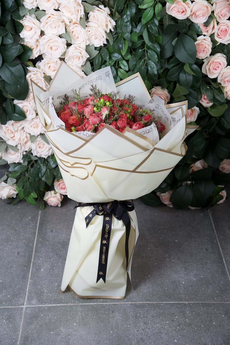 goldenroseksa's tweet photo. باقه مكونه : بيبي روز ،هايبركوم ، لمينيو
#flowers #flowerspower #ورود_طبيعيه #ورد #flowerslover #flowersbox #flowersstagram #flowerhour #beautifulflowers #rose #babyrose #قولدن_روز #goldenrose
#roses https://t.co/rO2BKMzswT