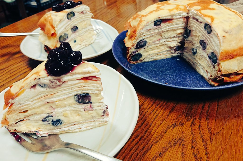 madder128's tweet photo. えもじょわ(@emojoie)さんのレシピ、を使用いたしました、カヌレの味が家で味わえるとは、ありがとうごさいます。
カヌレクレープで、ブルーベリーのミルクレープ❗

ラム酒25gの代用として、自家製梅酒使いました。

#カヌレクレープ
https://t.co/5gMZgJw9D9 https://t.co/0LRzhVKbPi