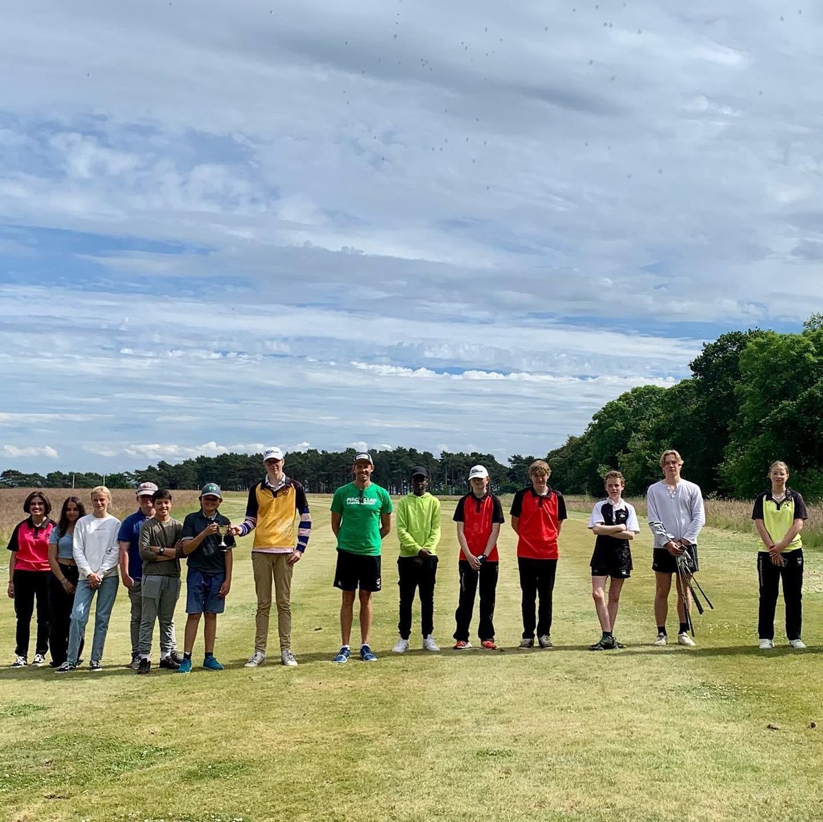 GstounSport's tweet photo. Today’s inter-house was a close contest with @Cumminghouse1 taking first place 🥇 
There was great shots and not so great shots from all teams, but most importantly lots of smiles.
#juniorgolfers https://t.co/dGwjjkY0eC