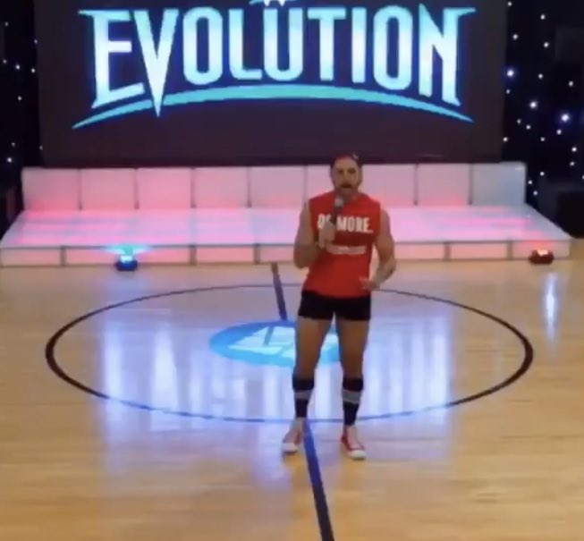 RT @KABUKIBARBIE: Nikki Bella entrance at Evolution! https://t.co/2k4XUwepRm