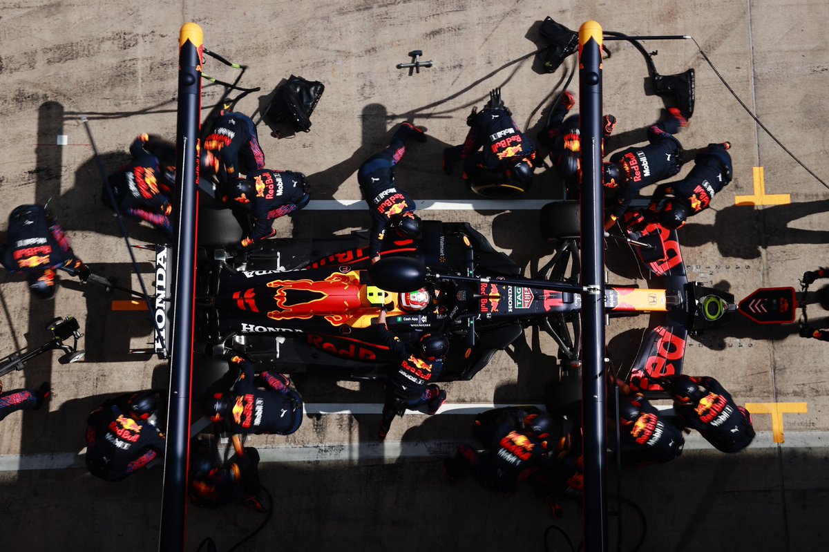 SChecoPerez's tweet photo. ¡Somos un equipo muy unido! Ganamos y perdemos juntos siempre... 
¡Hoy fallamos en la parada, pero regresaremos más fuertes en 7 días! 
#styriangp
We’re a very united team! We always win and lose together.
We had a bad pit stop, but we’ll be back stronger in 7 days!
#nevergiveup https://t.co/l4JqudjEQc