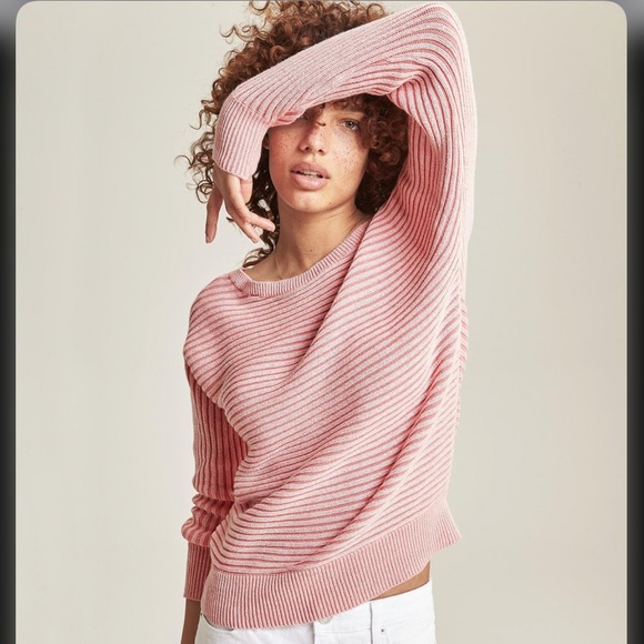 Gizzmo087's tweet photo. So good I had to share! Check out all the items I'm loving on @Poshmarkapp #poshmark #fashion #style #shopmycloset # #gap: https://t.co/ZhaPjX4dnZ https://t.co/wc4fKijWws