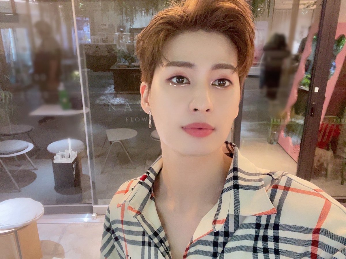 uh10tion's tweet photo. slight crying is ok https://t.co/KCCJSsw9lc