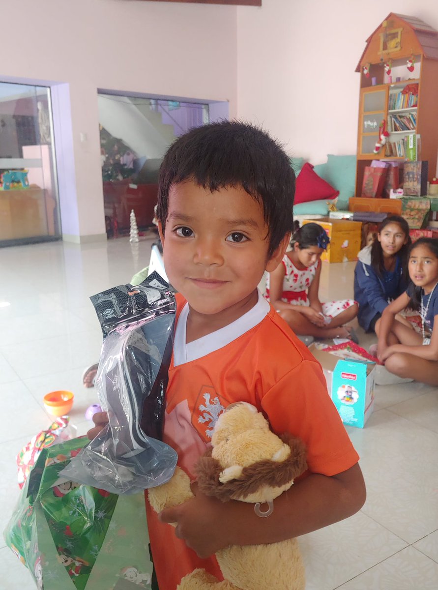 JimHunterMartin's tweet photo. It is such an honor an #HONOR to #SERVE this little young man Issac.   He is one of the children who live at Hogar de Gina Chosica near Lima, Peru https://t.co/fUFkGCRf0y https://t.co/GxxBt0bj58