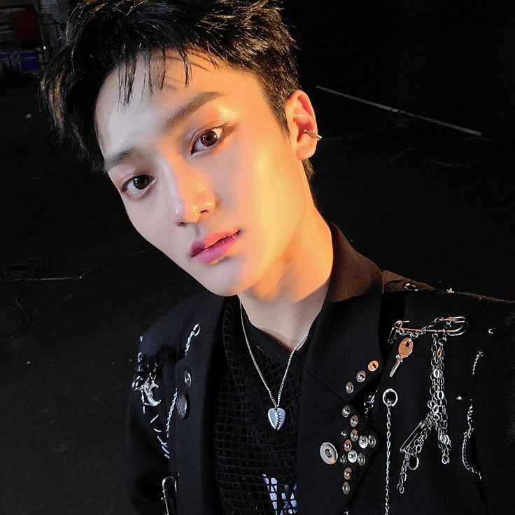 taeypoet's tweet image. creo que no supimos apreciar a taeyoung en bad habits lo suficiente