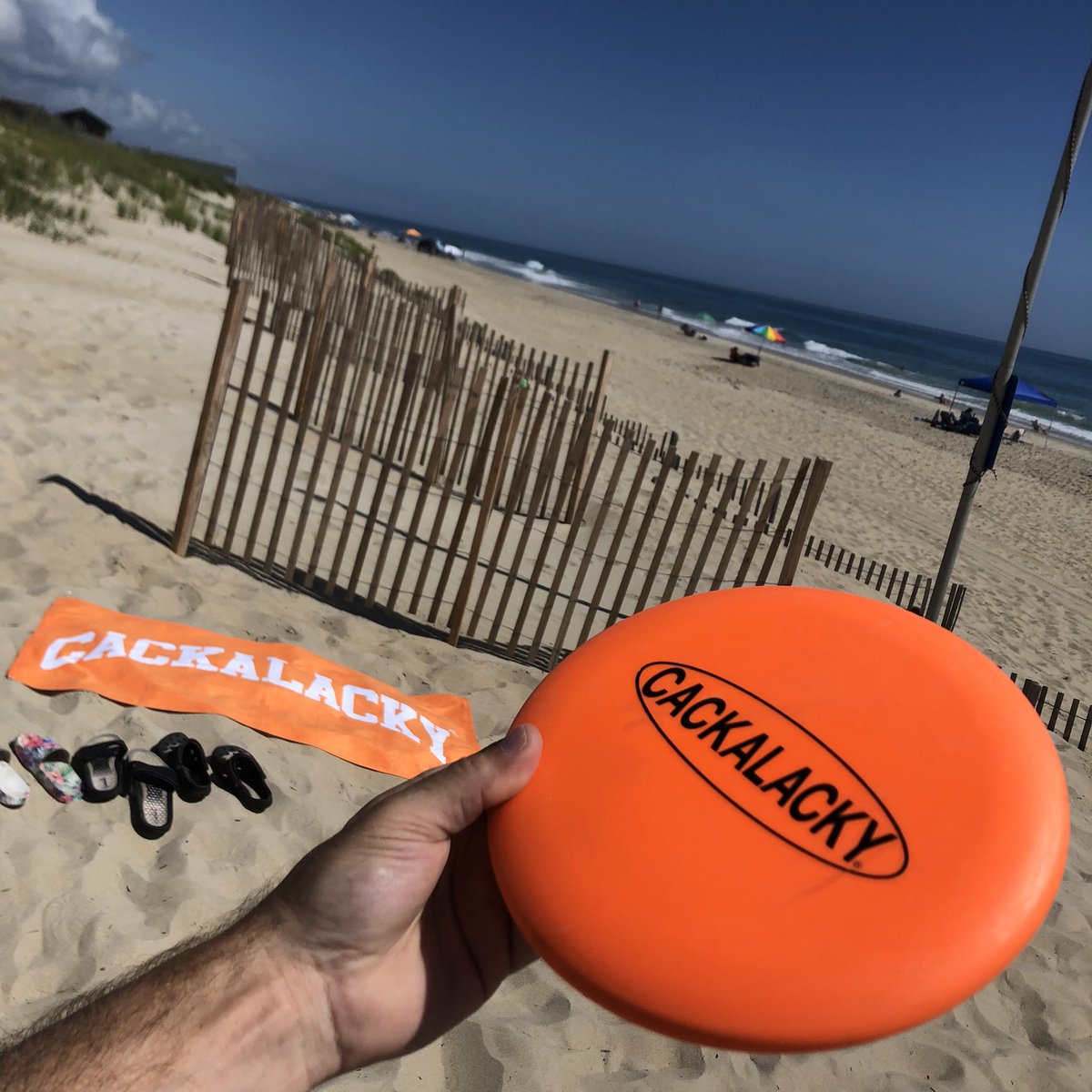 Cackalacky's tweet photo. “Dune fine! Thanks!”😎🏖
Get your Cackalacky® summer gear here 👉https://t.co/S6SL9d20Ba! Now offering FREE shipping on all orders over $45! 📦🚐💨
#Cackalacky #FamouslyOriginal #Trademark #Stuff #SpiceStyle #BeachTowel #Frisbee #OuterBanks #OBX #TheBeach #Summer #Vacation https://t.co/4aYsEU9O4P