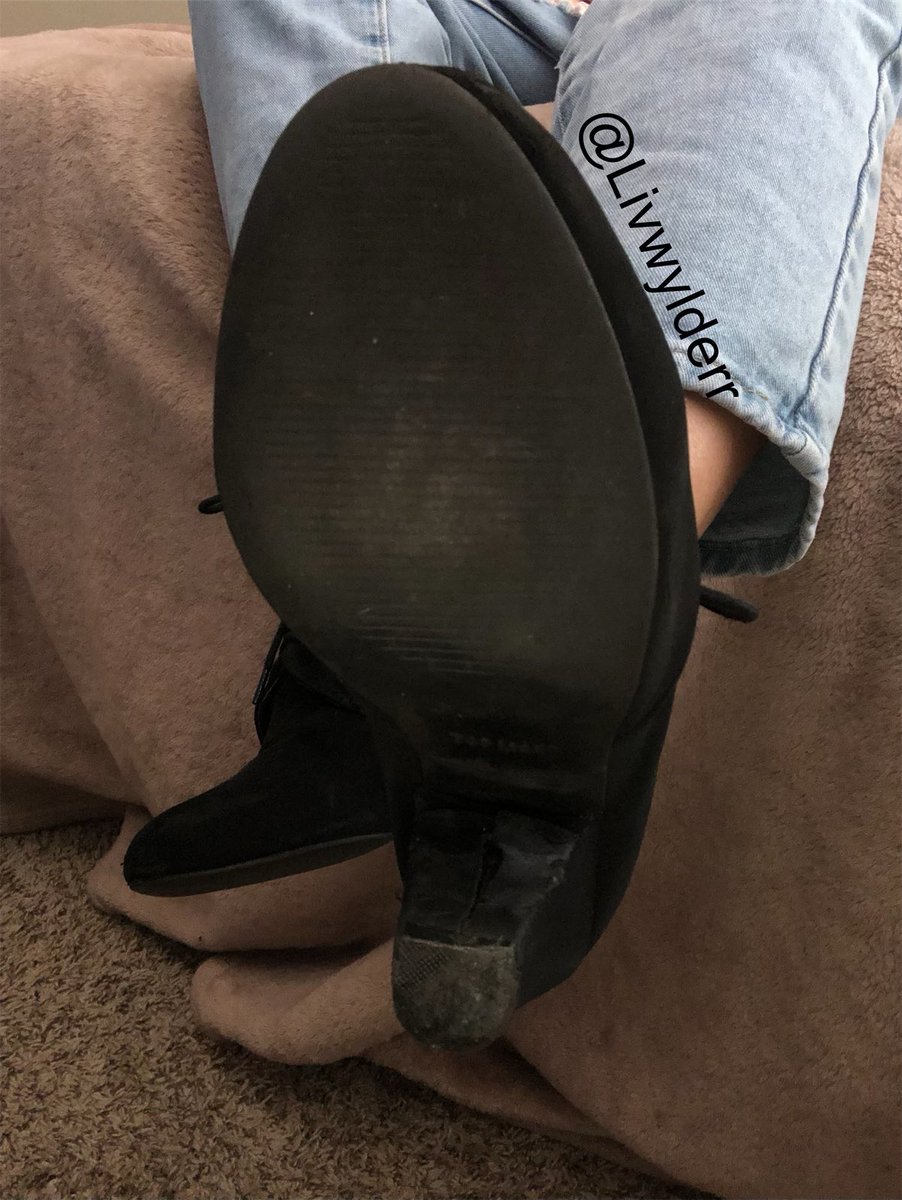 Livwylderr's tweet photo. Lick it while you’re down there peasant👅 stay on all fours like a good sub pup🐶 no you don’t get a reward for listening🏅 It’s your job to know your place &amp; remain there🤫 Pay up you subservient betas💰

Foot goddess shoe feet play boots findomus fetish serve obey cuck wallet https://t.co/6XxxqfQvCx
