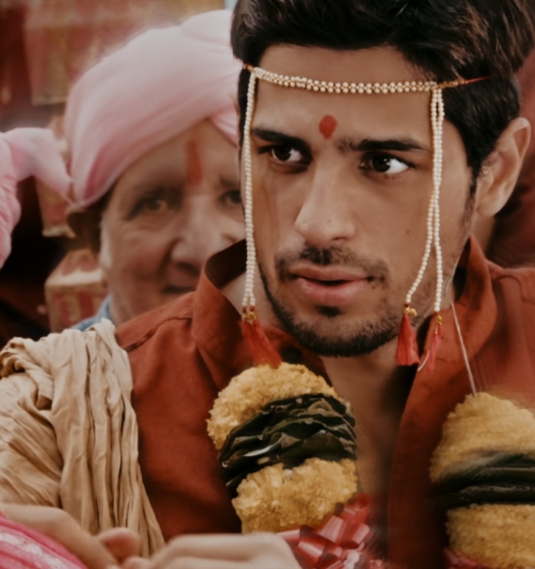 sidharthcentral's tweet photo. Happy 'Guru' Diwas💙✨
My Guru ji :P 
@sidmalhotra https://t.co/h7qKZKBRqg