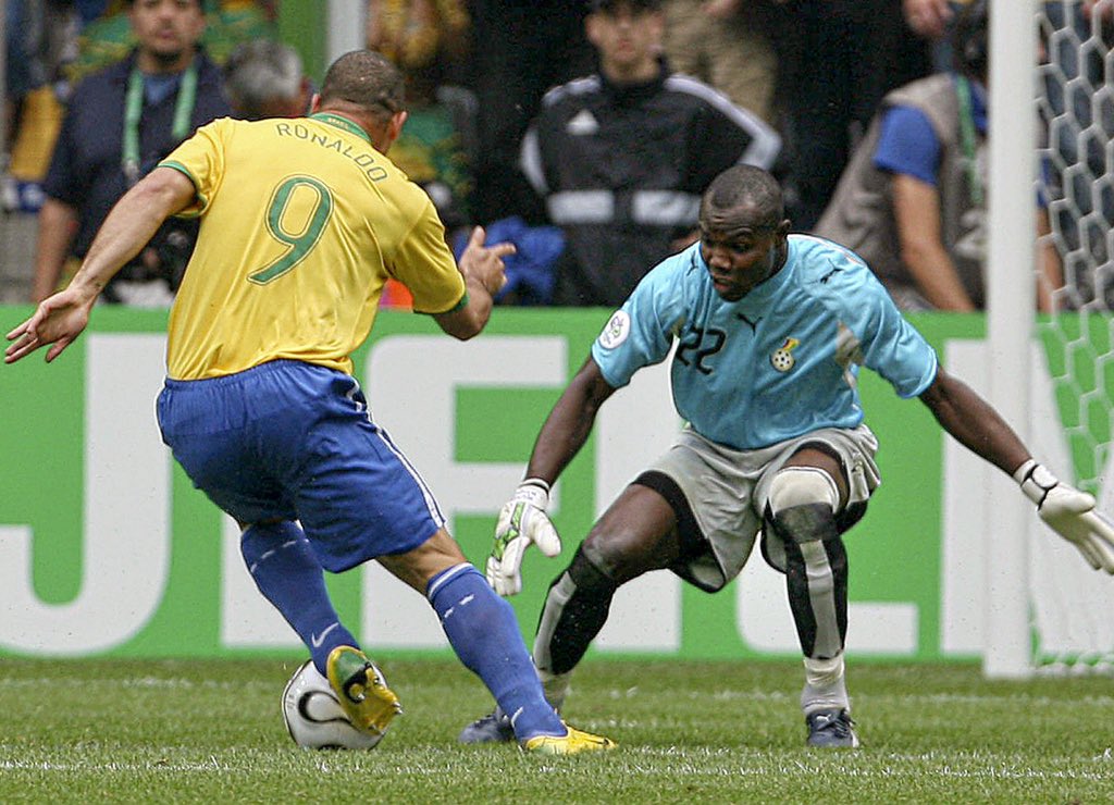 Se cumplen 15 años del último gol de Ronaldo Nazario Da Lima en un Mundial. Fue contra Ghana, en 2006. Bicicleta para eludir al arquero y a guardar. Ronaldo hizo 88 goles en su carrera eludiendo al arquero. Y 15 goles en 19 partidos en 3 Mundiales. FENÓMENO.
