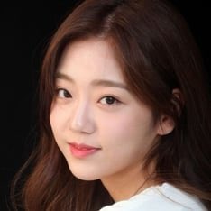 Хэ вон цветник. Хе вон игрок 196. Чен хивон. Jeon hye-won. Чо хе чжон.