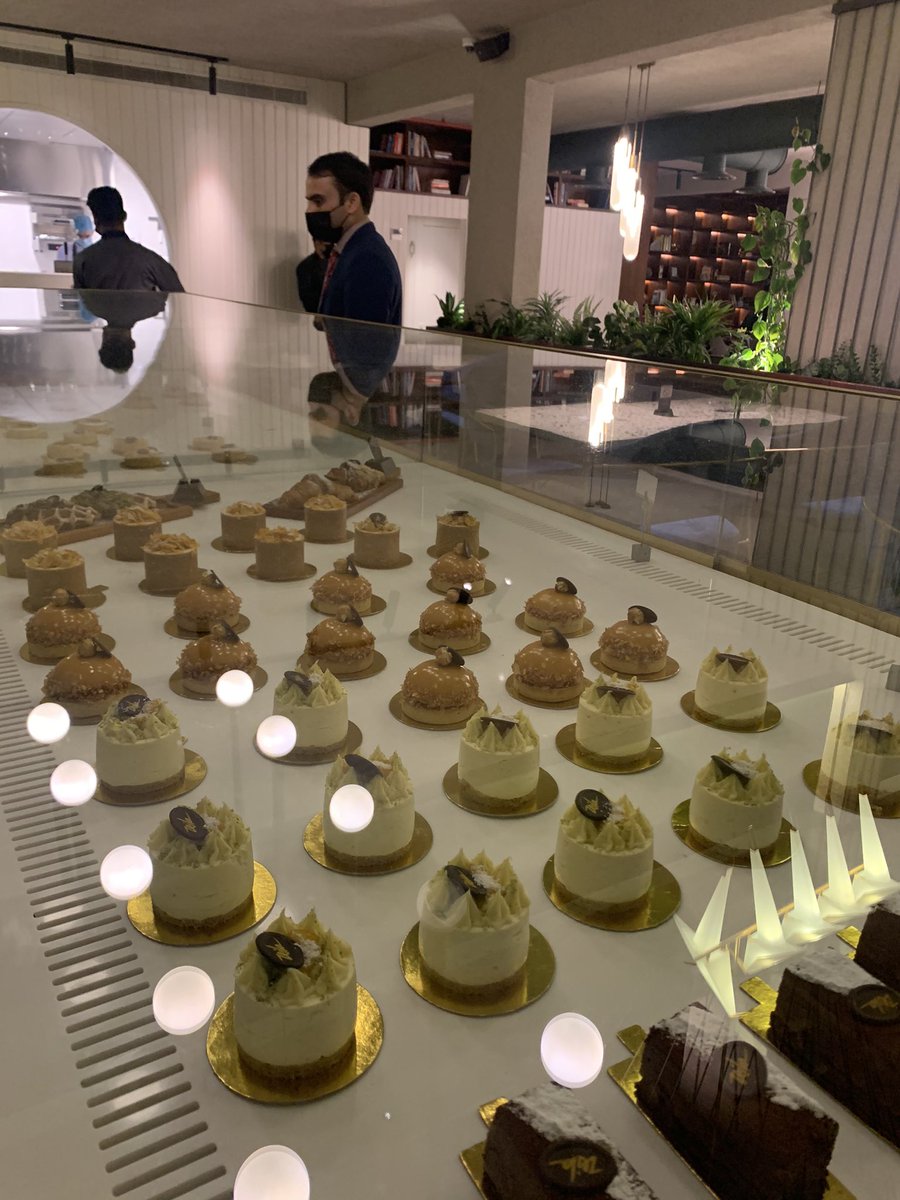 Riyadh_ne's tweet photo. المكان عبارة عن دورين بمختلف الجلسات 
مكان هادئ وجميل🌟

أصناف من التارت والمخبوزات المتنوعة 😍 https://t.co/QhdqwniAm6
