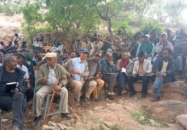 RAbdiAnalyst's tweet photo. This is a picture of the Tigrayan resistance's leadership cell.  Back to old school way of waging a guerilla campaign  - living off the land, light footed, low-tech, adaptable and resilient.

A game changer in the long run. No doubt.

Credit @SeifGebre https://t.co/TOBhHyIELR