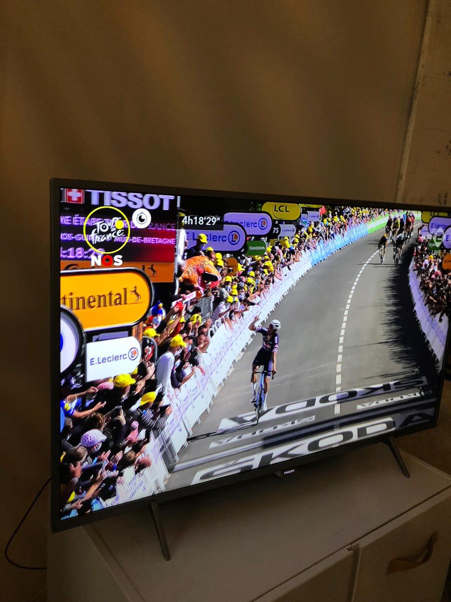deschrijvendev1's tweet photo. Wat een winnaar op dé Muur van Bretagne #TDF21 #MVDP @mathieuvdpoel #klasbak https://t.co/PacsHH8Ss6
