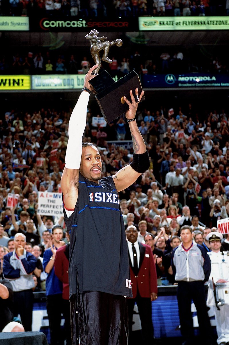 BleacherReport's tweet photo. .@alleniverson is an icon on and off the court.

The Answer has collabed with B/R to celebrate the 25th anniversary of his arrival in the NBA. 

Shop the Allen Iverson World Tour collection NOW 🔥 https://t.co/kmNv55Aowt https://t.co/CHvTTdqcbZ