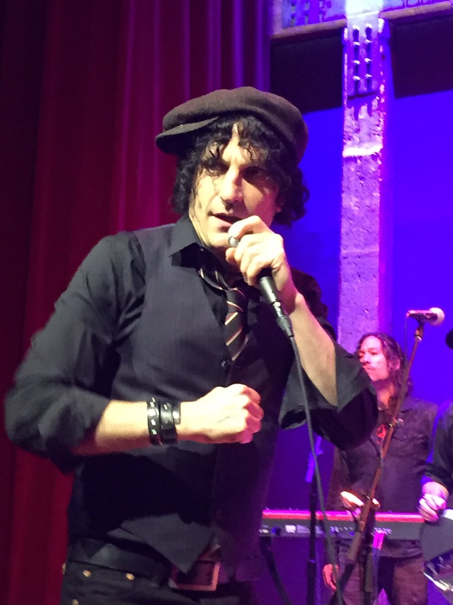 GeorgeGean's tweet photo. @MVZaGoGo @jesse_malin Taken by my friend while I was getting out of Jesse’s way https://t.co/bzMKHRN6F9