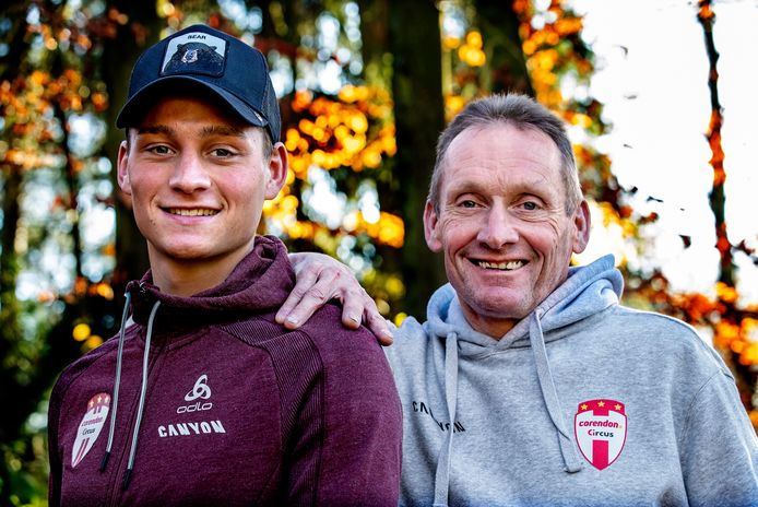 2010MisterChip's tweet photo. La primera etapa del Tour de Francia se disputó el 1 de julio de 1903 y 118 años más tarde tenemos a la PRIMERA PAREJA PADRE-HIJO que lideran la carrera: Adri van der Poel (1 día líder en 1984) y Mathieu van der Poel (líder hoy). https://t.co/EdJ2erzHaU