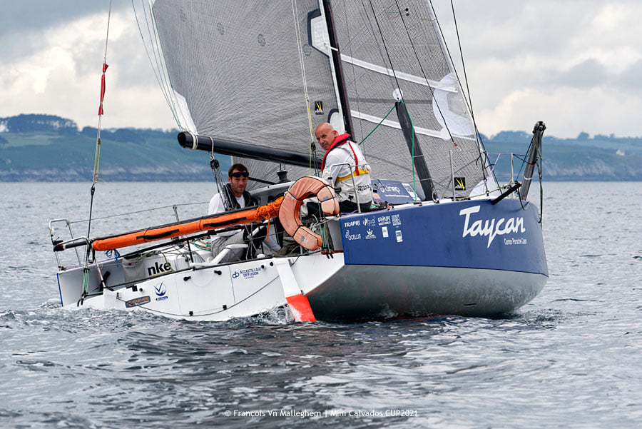 650Champion's tweet photo. C'est parti! François a pris un bon départ  à la mi journée devant Douarnenez. Temps couvert et peu de vent pour sortir de la baie. 300 milles de régate au plus près des rivages de Bretagne Nord et de Normandie attendent François et Jorg Riechers.
Photos : François van Malleghem. https://t.co/5LqMoTlMLo