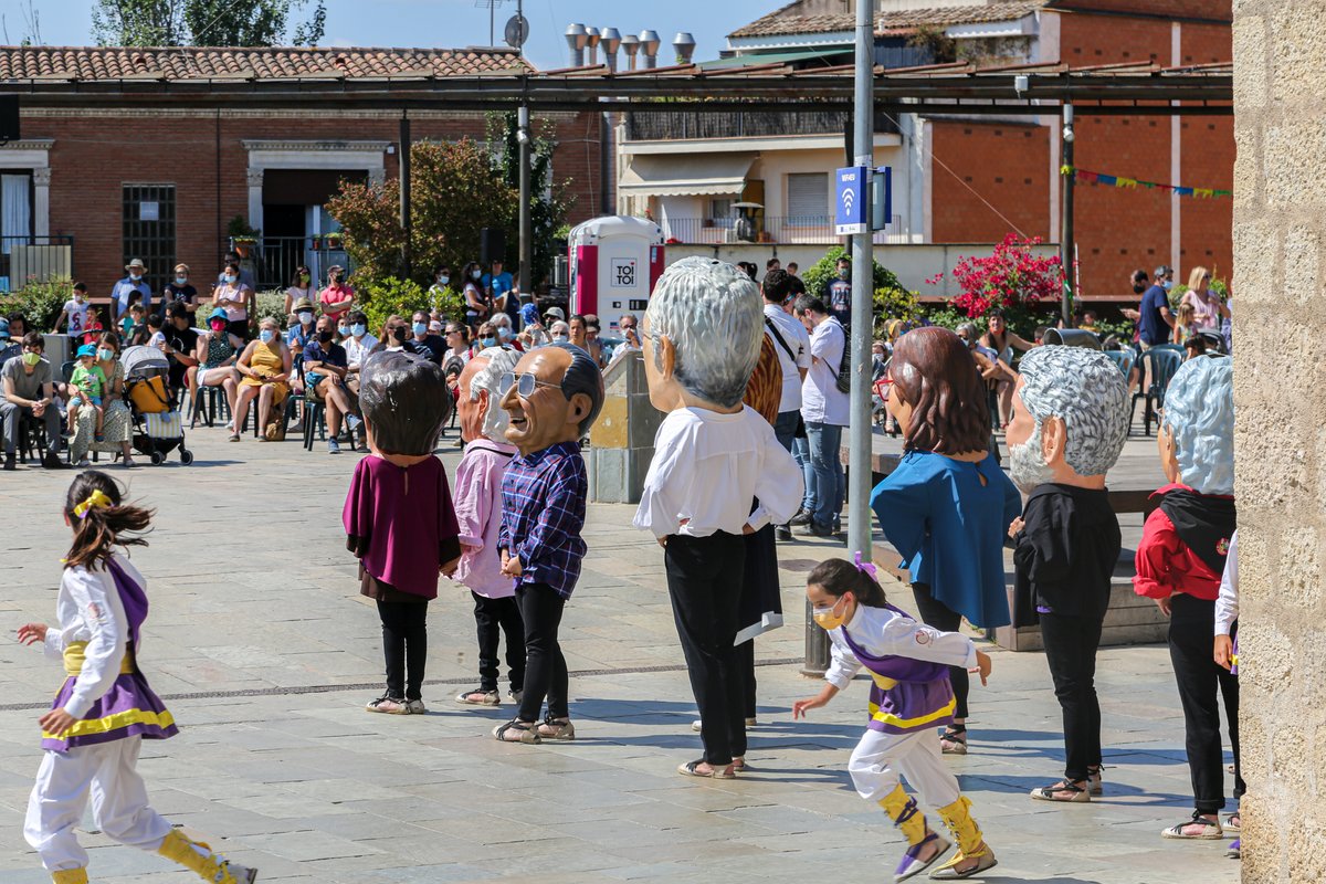 Ball de caparrots i capgrossos i X Trobada de balls i entremesos d'arreu de #catalunya #santcugat #festamajor #barcelona